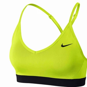 Nike bh - Ny sport bh från Nike PRO. Köpte två st likadana men insåg att modellen inte passade mig så har en oöppnad. Köptes för 300kr💗
