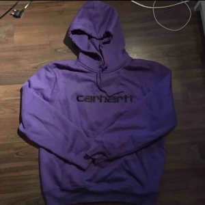  - Plagget är använt kanske 5 gånger max. Köpt för 900kr på zalando. Väldigt bra skick. Mjukt skönt material inuti å bra passform osv. 