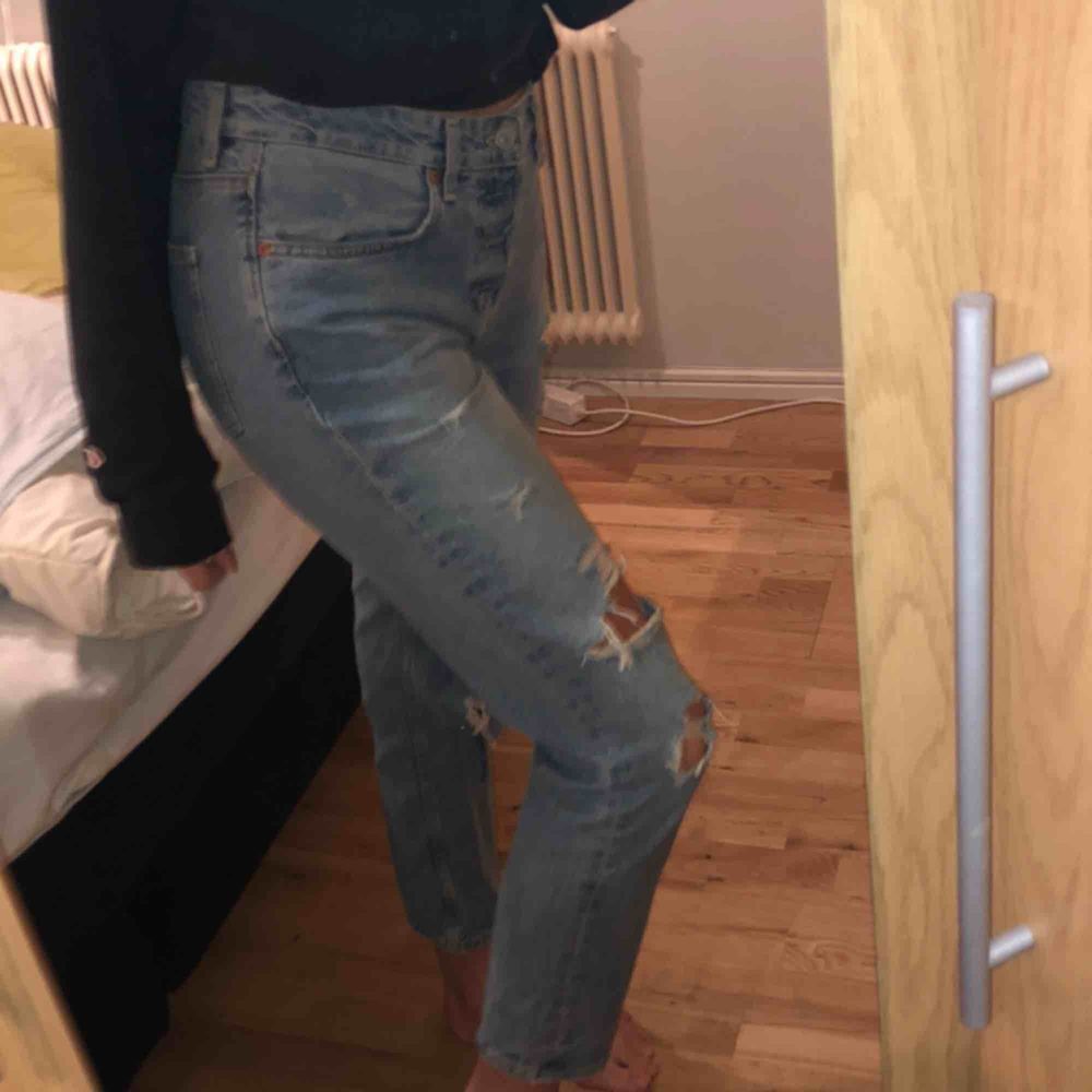 ripped jeans 🦋 Frakt på 50 kr tillkommer. Jeans & Byxor.