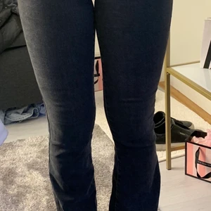 Gina jeans  - Snygga bootcut jeans från Gina tyvärr försmå min kompis är modell kontaktat mig om du har någon fråga eller så💖 säljer för 100kr 
