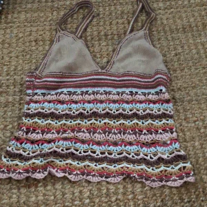 Snyggt stickat linne, M - Köparen står för frakt, kan ev mötas upp❣️