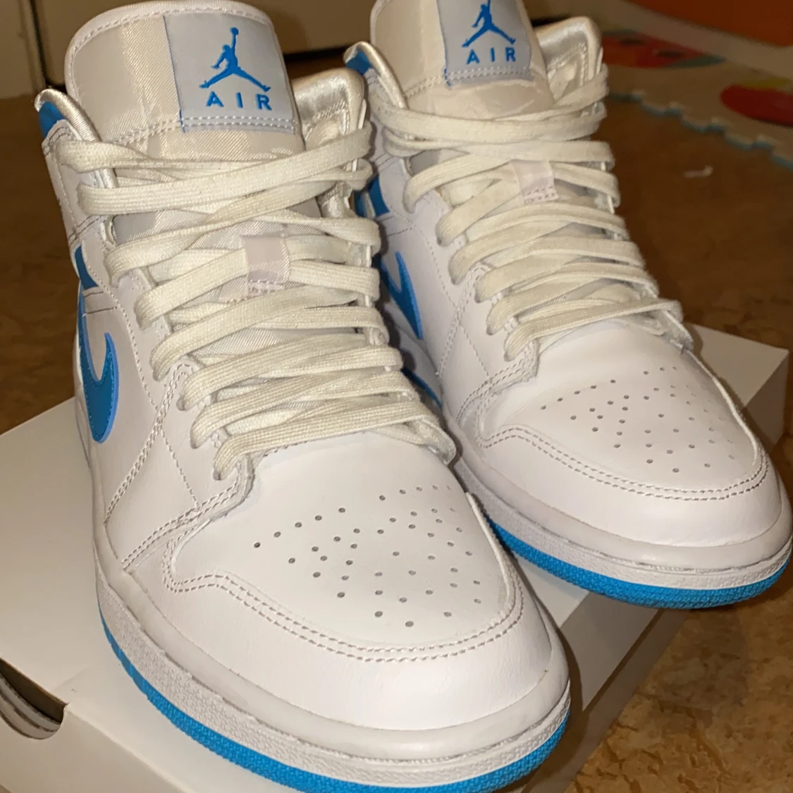 WMNS AIR JORDAN 1 MID  - 90