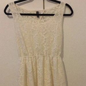 Vit dress🤍 - Super fint vita klänning 🤍, skicka för fler bilde🤍 kom gärna med bud vid intresse 😃