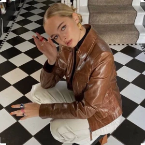 Läder jacka - Läder jacka, köpt här på plick men är inte riktigt min stil💋