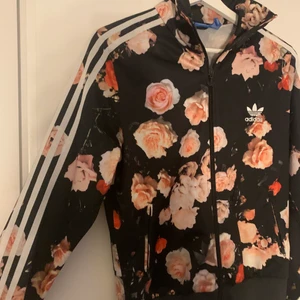 Adidas - Adidas tröja strl S