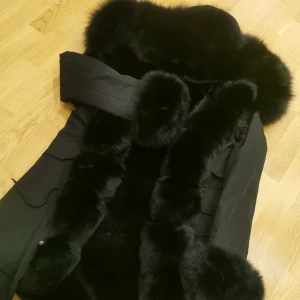 VINTERJACKOR - @furshopswe på instagram för mer info och bilder! 