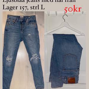 Jeans med hål från lager 157 i storlek L! Stretchiga och endast använda en gång. 50kr + frakt🤎🌟