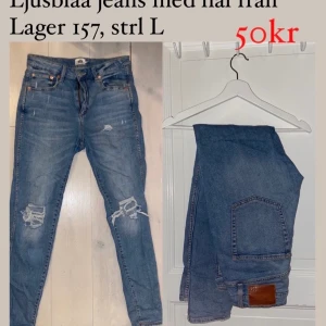 🤎jeans med hål - Jeans med hål från lager 157 i storlek L! Stretchiga och endast använda en gång. 50kr + frakt🤎🌟
