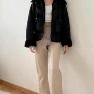 Vintage jacka - Så snygg jacka, köpt på second hand. Kommer tyvärr inte till användning. Stl 40, men sitter bra på mig som är xs. Garderobsrensning så kolla gärna in mina andra annonser🐻🤎☁️⚡️