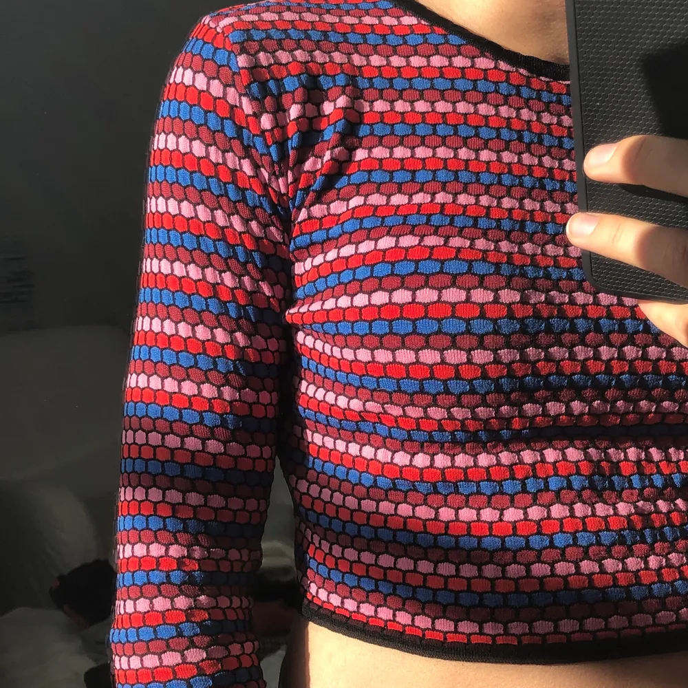 Jättefin och färgglad tröja från Zara i storlek S. Endast använd ett fåtal gånger.. Toppar.