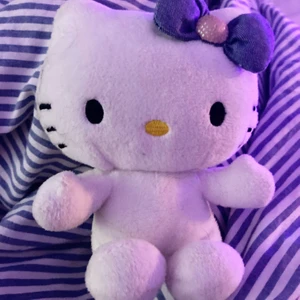 Hellokitty - Very cjute hellokitty gosedjur som är supersöt detalj i rummet💋💍😍🐱🐱🐱🐱 frakt 35