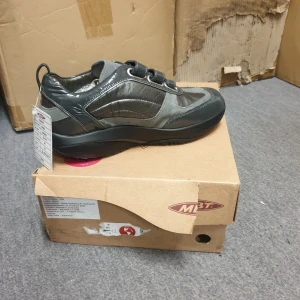 Mbt skor - Mbt skor i storlek 37 färg svart ordpris 2400kr