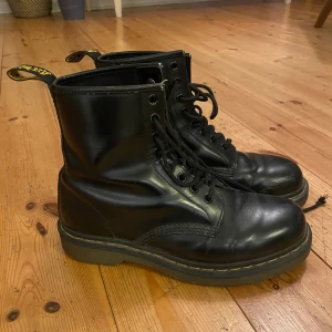 Dr martens!! - Supersnygga dr martens i bra skick!! Köpte här på plick men säljer pga att dom var för stora för mig :( om någon har samma i str 37 skulle jag även kunna tänka mig att byta❤️❤️