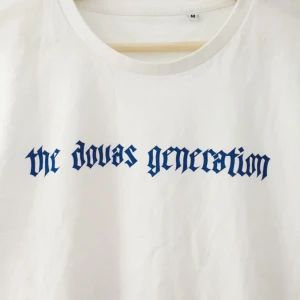  - T-shirt från det lokala klädmärket "The Dovas Generation"