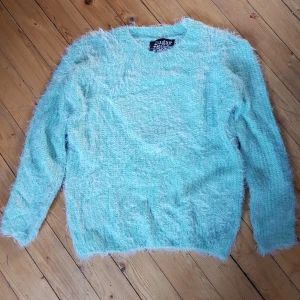  - Fluffig mjuk tröja från sugar and style! För liten för mig så skulle säga en S, endast testad! 