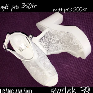  - 1gång använda sommar/student klackar  Ny pris 350kr  Mitt pris 200kr