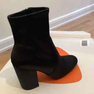  - STEVE MADDEN GAZE  - Nyköpta! Innan jag skickar tillbaka så tänkte jag kolla ifall någon är intresserad. Passar 37-37,5 också! Nypris: 1100:- 