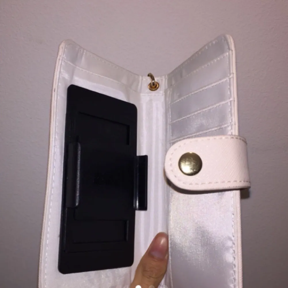 Ny mobilskal för iPhone 6/6s/7 man kan byta upp och till höger sidan pink beige . Accessoarer.