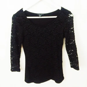  - tröja med spets, använd en gång.🌸