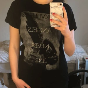  - Jättemysig bvb tröja som jag köpte på hot topic för ca 3 år sedan. Den är knappt använd. Köparen betalar frakten :)