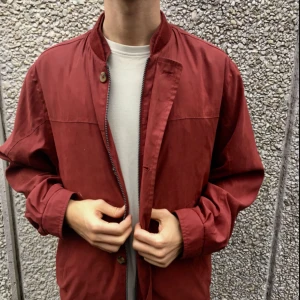  - Jättefin jacka köpt second hand i Italien, storlek M :) frakt tillkommer!