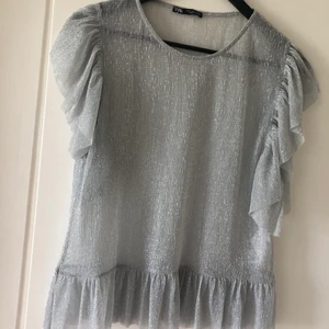 Topp - Glittrig transparent topp aldrig använd. 