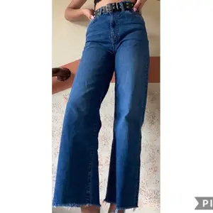 Brought these from Lager 157, in great condition, worn only once or twice. O.G price: 350kr Size: Medium, waist: 26in, hips: 32in, front rise:12in -non stretchy, high quality feeling denim, can be paired with anything 😍
