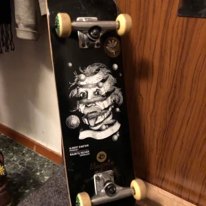 INTRESSEKOLL - skateboard köpt för 1300 säljer för 950:)