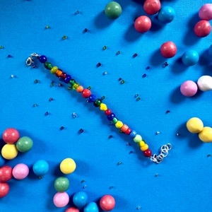 Armband  -  Fint handgjort pärlarmband i glaspärlor🏳️‍🌈🏳️‍🌈Passar perfekt till Pride veckan😊(+11 kr frakt)