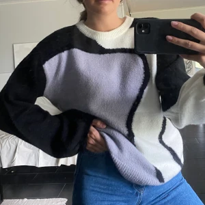 Stickad tröja  - Stickad tröja i flera färger. Frakt tillkommer.