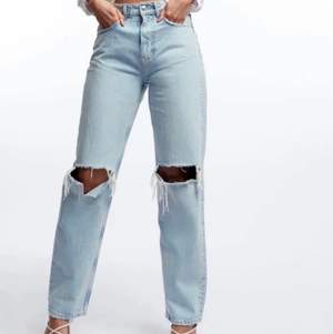 Säljer dessa populära slutsålda jeans från Gina för 640 kr +frakt !💝 inget bud & prislapp är kvar💞