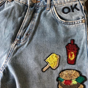 Zara jeans - Säljer dessa zara jeans då de är för korta på mig som är 177cm lång. Köptes i Milano för 2 år sedan men användes aldrig då de var för korta. Frakt tillkommer💗