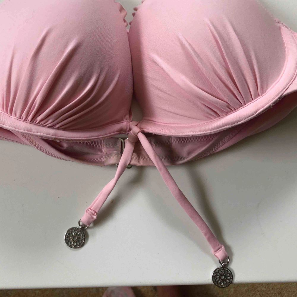 Rosa bikini, använd ca en gång och sälj pga fel storlek. . Övrigt.