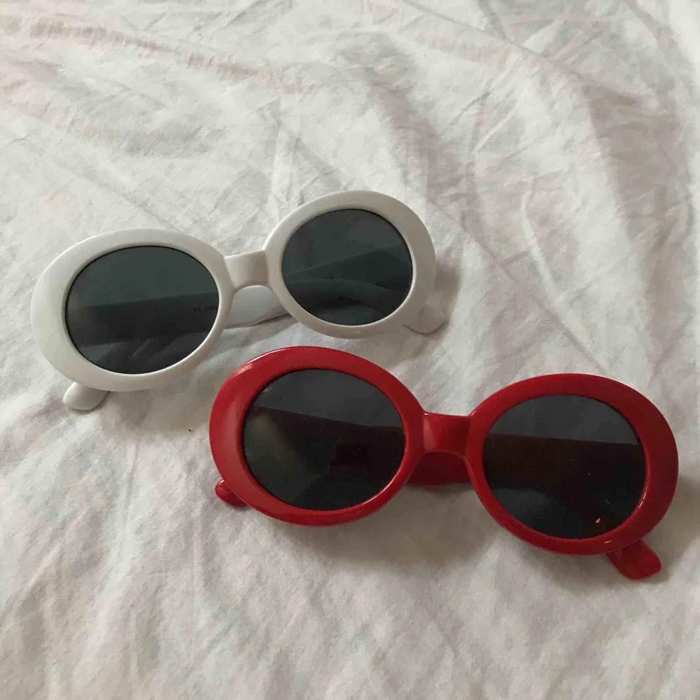 Två par solglasögon. 30:- styck eller 50:- tillsammans❤️ . Accessoarer.