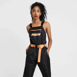  - Jumpsuit från Zalando. Nypris 980. Aldrig använd, prislapp finns kvar. Säljer pga aldrig hittar tillfälle att använda den. Frakt ingår ej.   Storlek är XS, men den formar sig efter kroppen. Jag har S-M och den sitter bra 🙂 