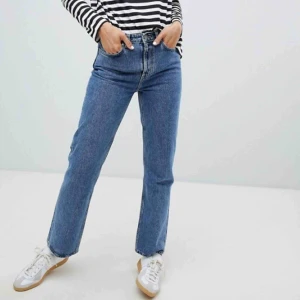  - Trendiga weekday jeans i modellen voyage!🌸 köptes för 500kr 
