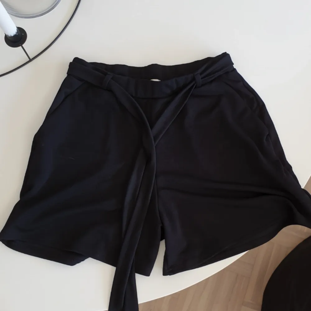 Shorts från Nelly! Aldrig använda.. Pris är inkl frakt!. Shorts.