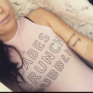  - Rosa body, endast använd för att ta bild haha.. Frakt ingår i priset. ✨