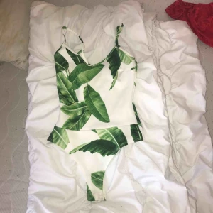  - Säljer denna super fina / somriga bodyn från Nelly i storlek XS Möts upp i Linköping annars står köparen för frakten 