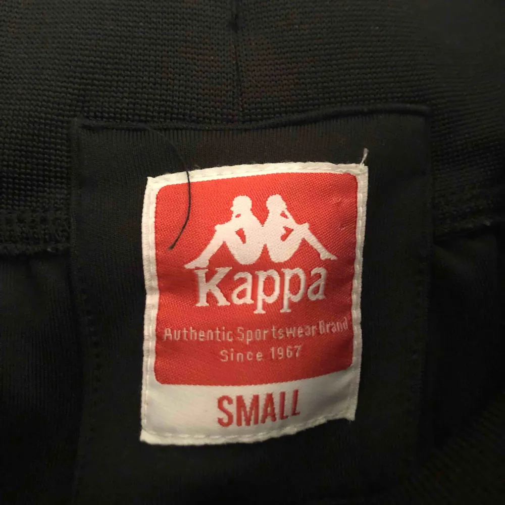Stora shorts från Kappa. Storlek S. Säljer för 100kr + Frakt. Shorts.