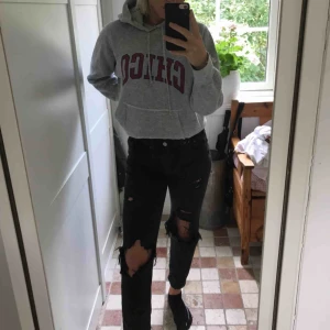  - Snygga boyfriendjeans i bra skick! Kan fraktas, mötas  upp eller bytas.