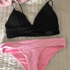  - Bikini från H&M. Bikini trosa storlek s och topp storlek m. Aldrig använt 