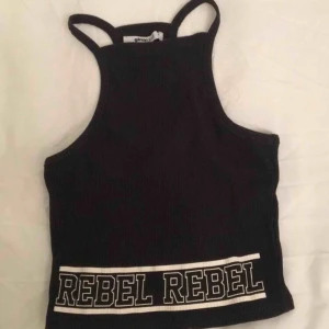  - Storlek S, passar även XS Ett linne från Gina Trocot