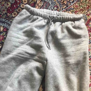  - Nästan nya adidas sweatpants, köpare betalar frakt