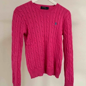  - Ralph lauren kabelstickad i storlek S, passar XS-S.  I fint skick!    Finns i centrala Göteborg, annars står köparen för frakt. 