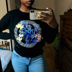  - Jättefin och skön tröja från Weekday. Står att den är i storlek S men passar mig som vanligtvis är XS