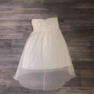  - Knappt använd klänning från Vila. Super fint skick! Storlek M.