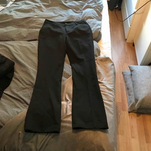  - Mina finaste bootcut byxor har nu blivit för små för mig. Världens skönaste byxor & har fått så mycket komplimanger för dom! Stretchigt material i storlek M/38.