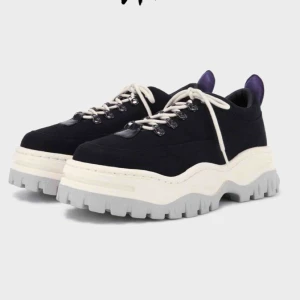  - Säljer mina älskade angel då jag inte använder de tillräckligt mycket, de är endast använda ett fåtal gånger och är i fint skick :)