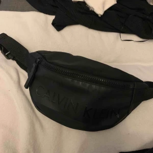  - Calvin Klein axelväska köpt på Calvin butiken vid innan sommaren, frakt tillkommer